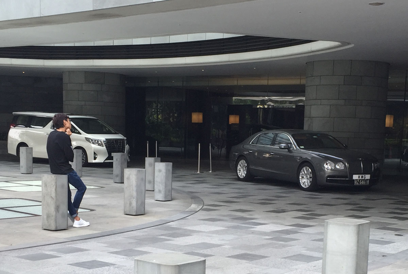 Toyota Alphard, Bentley Mulsanne